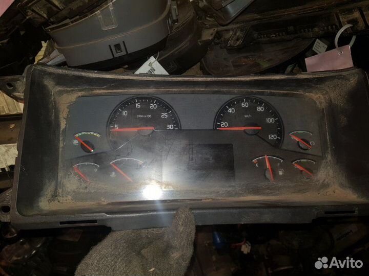 Панель приборов Volvo