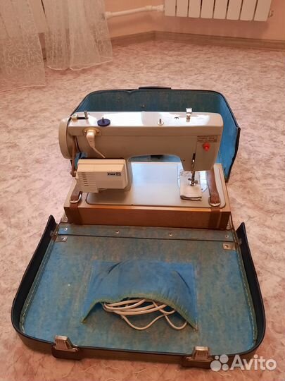 Машина швейная бытовая 