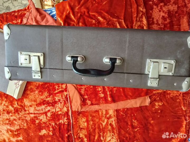 Винтажный чемодан