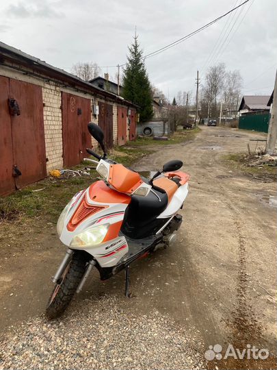 Скутер 150 кубов
