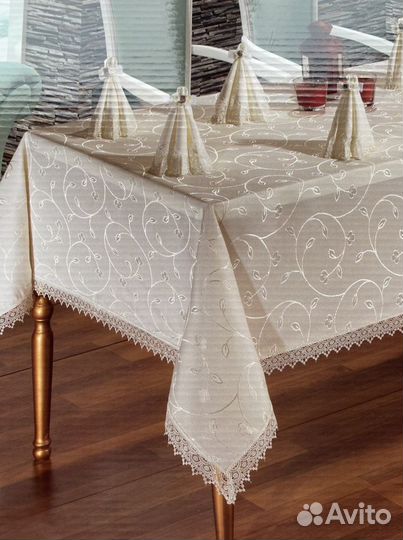 Скатерть новая с салфетками