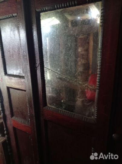 Старинный буфет и шифоньер