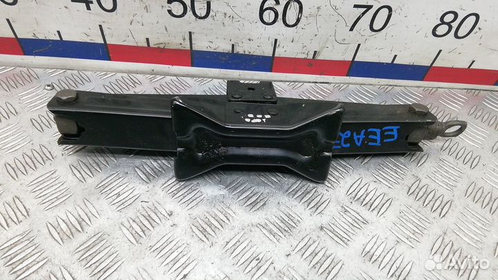 Домкрат на Ssang Yong Rodius 1