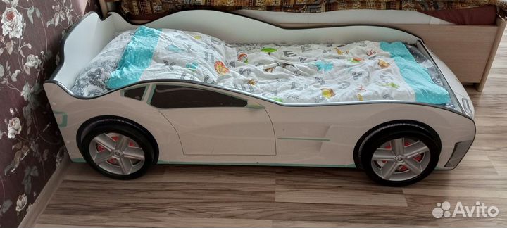 Детская кровать машинка