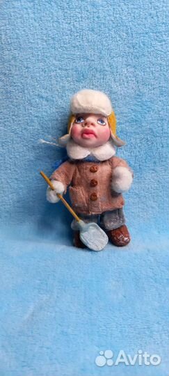 Ватная игрушка. Мальчик с лопаткой