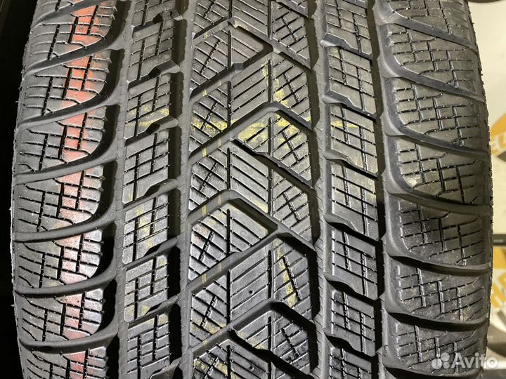 Pirelli Scorpion Winter 275/45 R21