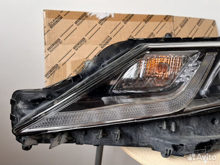 Левая фара Toyota Camry 70