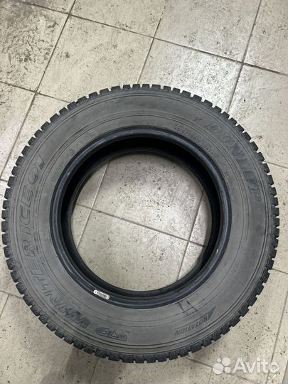 Dunlop SP Winter Ice 01 215/65 R16