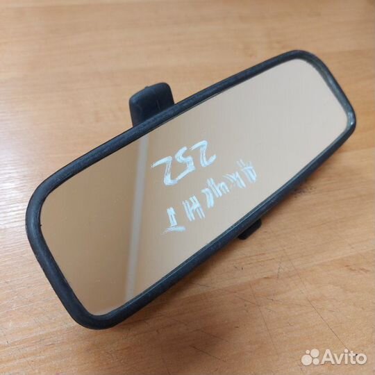 Зеркало заднего вида в салоне Hyundai Accent