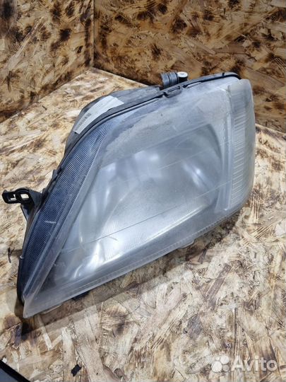 Фара лева Renault Logan до 2010 г.в
