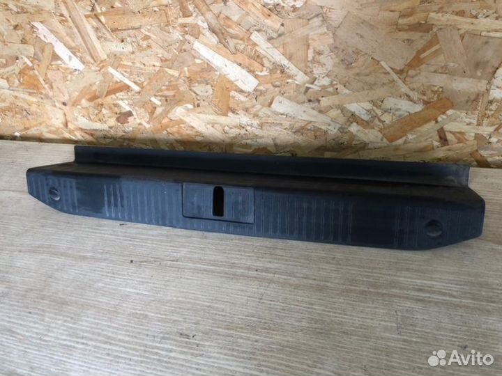 Накладка двери багажника задняя Mercedes-Benz