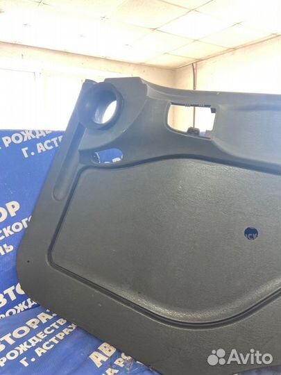 Обшивка двери. Scania P094Cb6X4Hz260