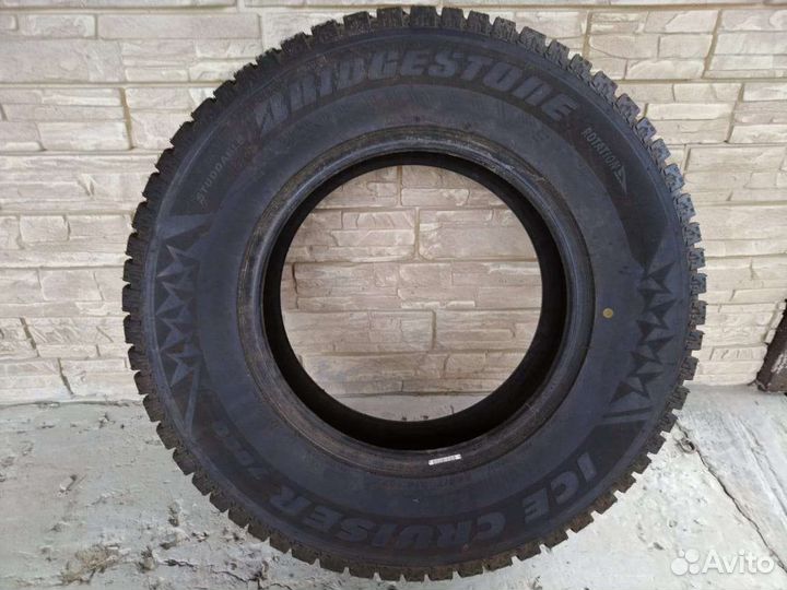 Bridgestone Ice Cruiser 7000 245/70 R16