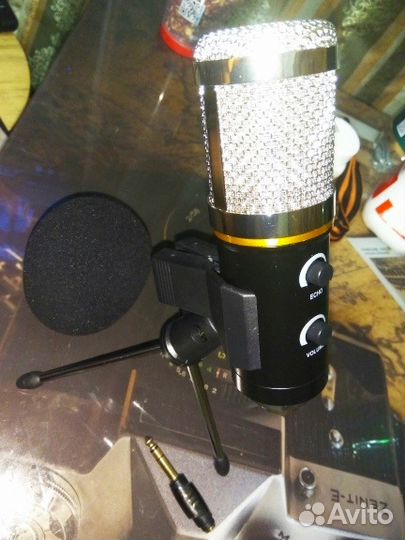Микрофон студийный новый в упаковке MK F 200TL