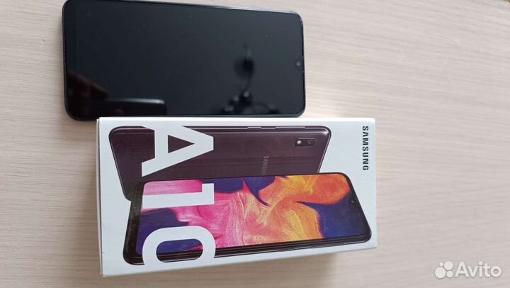 Телефон Samsung A10