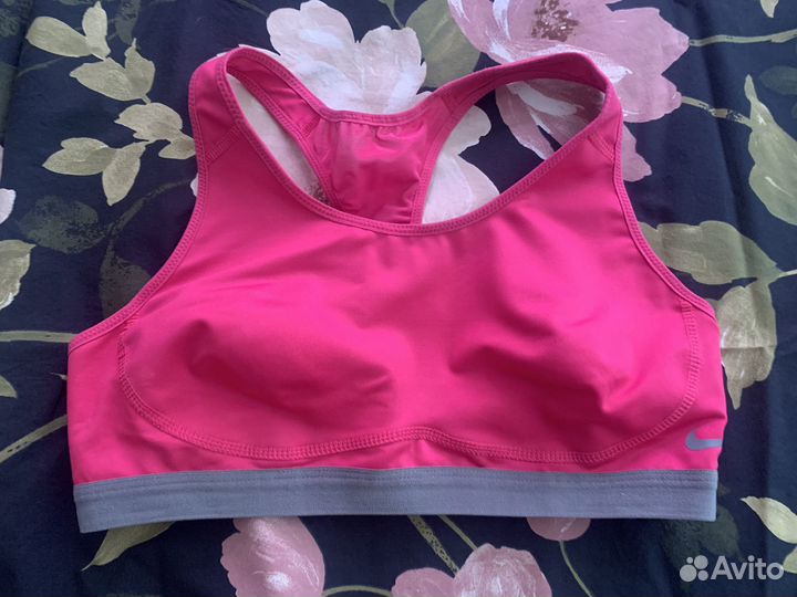 Спортивный лиф Nike, размер М