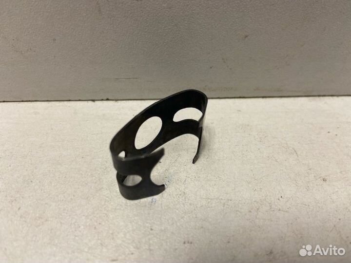 Фиксатор тормозного шланга Volkswagen Golf