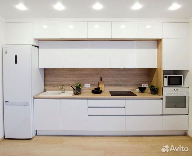 Прямая кухня в потолок. Кухонный гарнитур на заказ