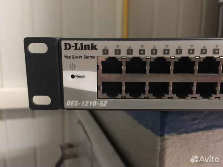 52 порта D-link DES 1210-52 (switch)