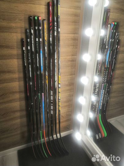 Хоккейные клюшки в правом хвате в наличии