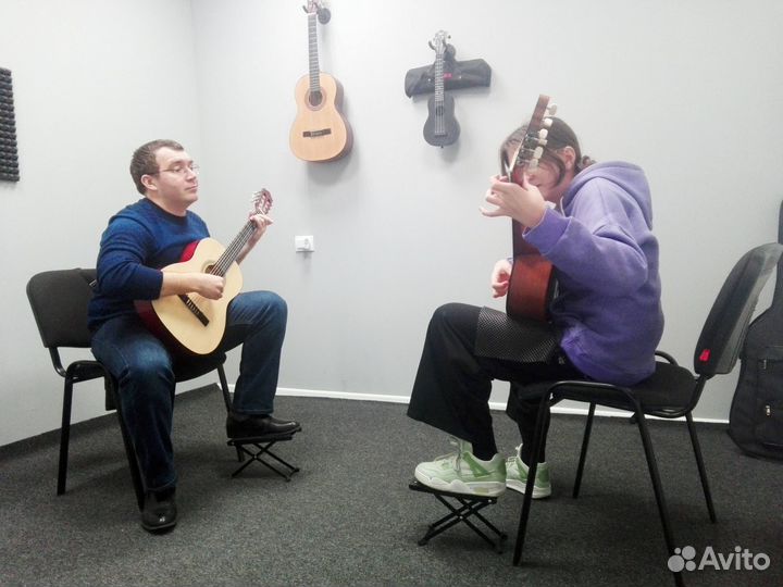 Уроки вокала, игры на фортепиано, гитаре ЖК Ньютон