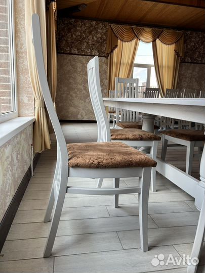 Стол обеденный и стулья