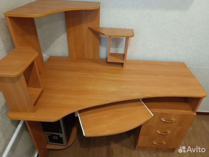 Компьютерный стол
