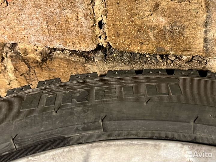 Pirelli Ice Zero 225/50 R17 98T