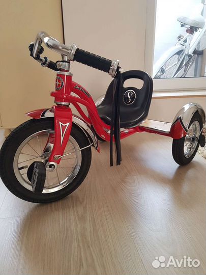 Трехколесный велосипед Schwinn Roadster Trike