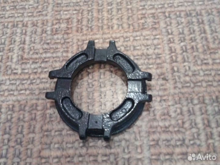 Кольцо отжимного рычага трактора Т-150 с двигателе