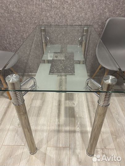 Кухонный стол стеклянный