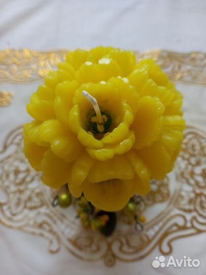 Свеча на подставке жёлтые тюльпаны