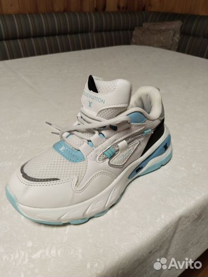 Кроссовки женские 36 размер