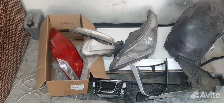 Фара левая, птф магнитола плюс рамка солярис