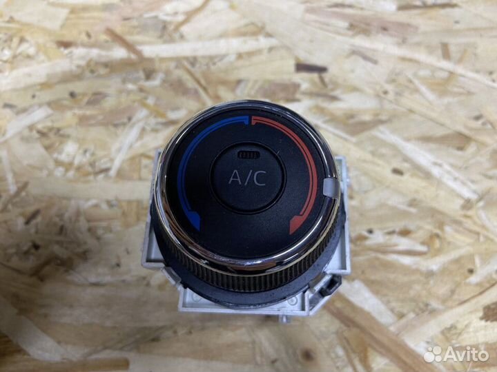 Кнопка регулировки кондиционера Toyota RAV 4 40