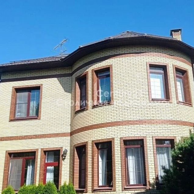 Коттедж 400 м² на участке 7 сот.