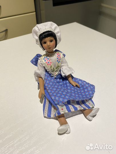 Кукла фарфоровая коллекционная