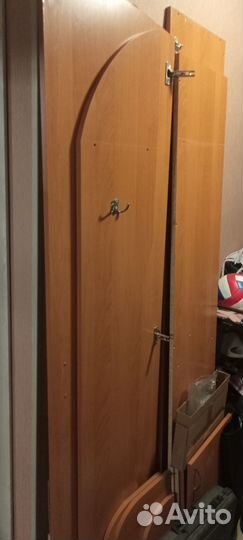 Прихожая со шкафом и зеркалом бу