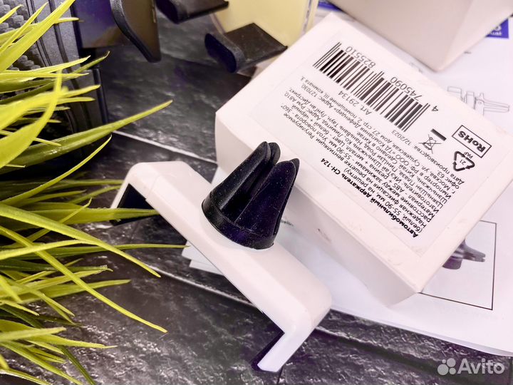 Надежный держатель для телефона в авто Defender