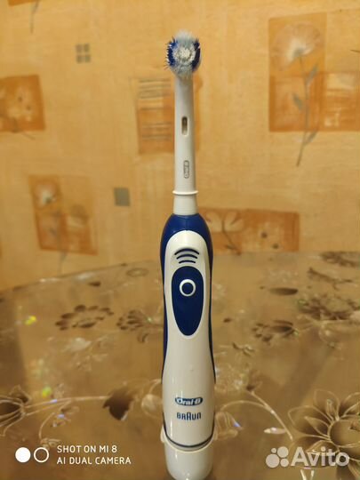 Электрическая зубная щетка