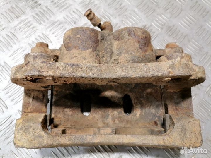 Суппорт передний правый Infiniti Qx 2004-2009