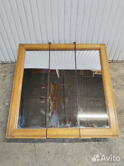 Зеркало с полочкам для ванной комнаты