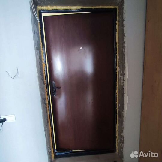 Дверь входная от застройщика