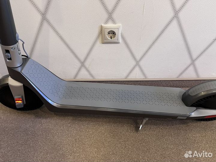 Фирменный электросамокат bork