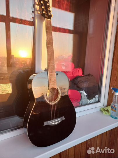 Акустическая гитара