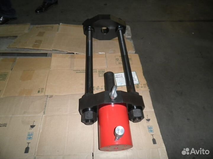 Выпрессовщик шкворней (шкворнедав) 75тонн