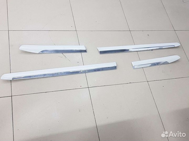 Молдинги toyota 200