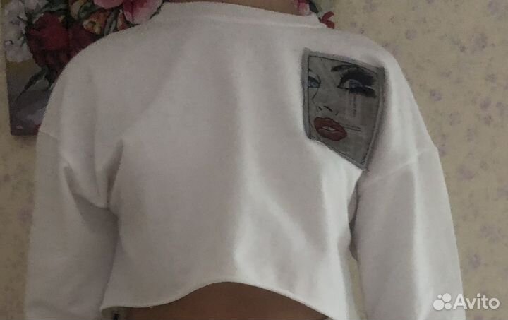 Укороченная кофта с длиными рукавами