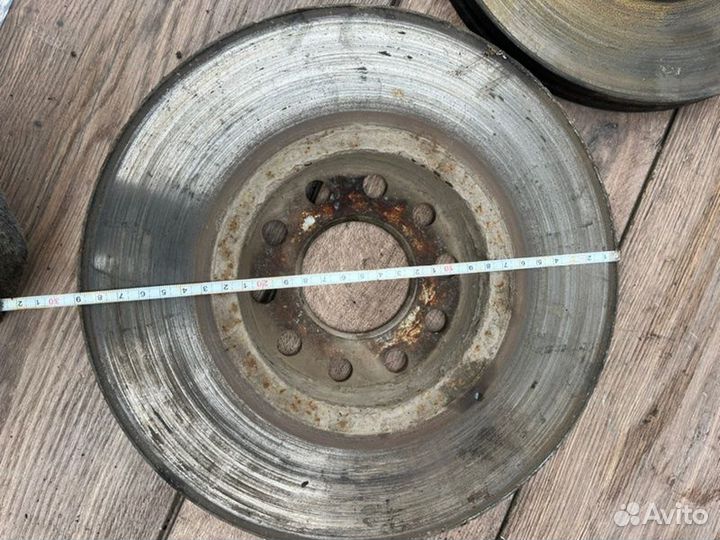 Тормозные диски переднее Volkswagen Passat B5 1.8