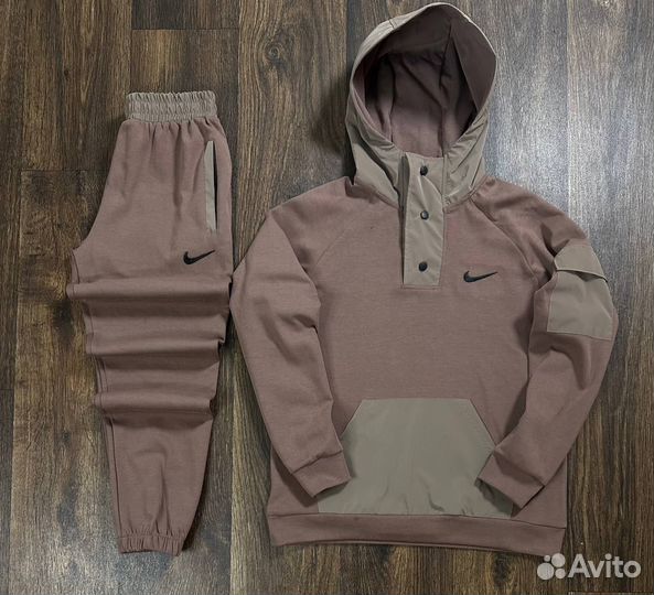 Спортивный костюм Nike